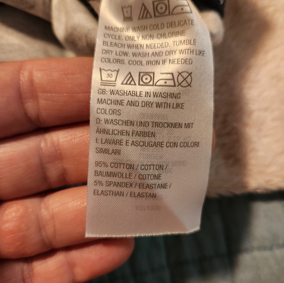 Denim&Co Cotton Black & Wilhitr Floral Top - Picture 4 of 5